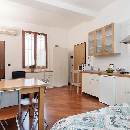 Bologna Central Studio Bagian luar foto
