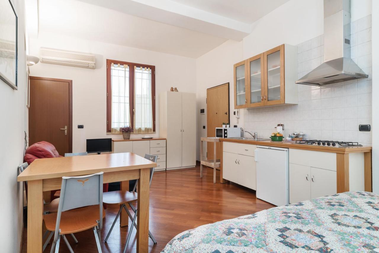 Bologna Central Studio Bagian luar foto